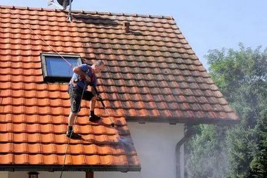 Expert Tacoma roof cleaning in WA near 98402